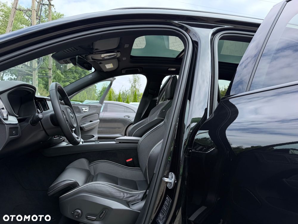 Volvo XC 60 B4 D AWD Plus Dark - 31
