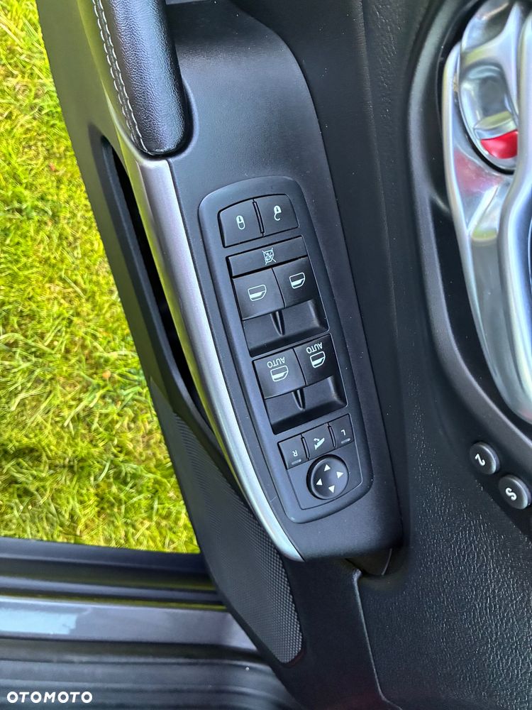 Jeep Cherokee - 18