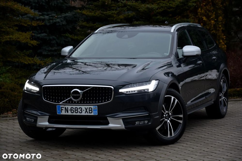Volvo V90 Cross Country - 1
