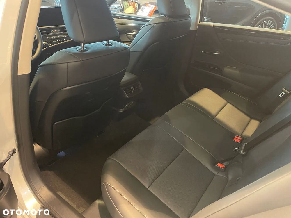 Lexus ES 300h Business Edition - 7