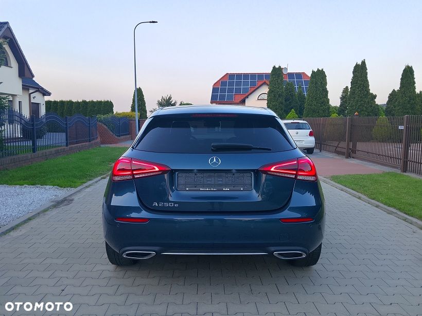 Mercedes-Benz Klasa A 250 e 8G-DCT Edition 2021 - 4