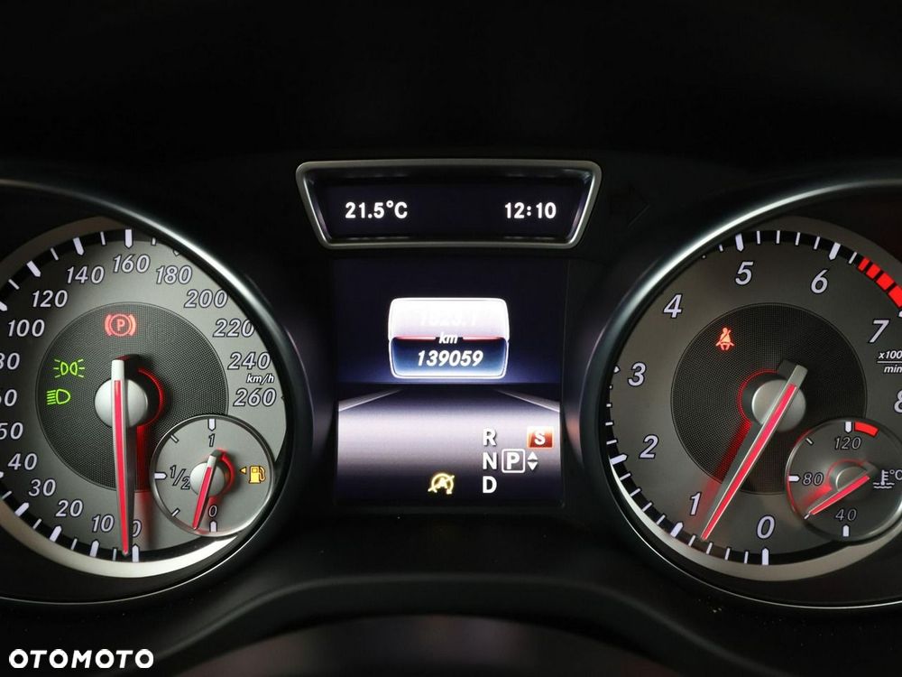 Mercedes-Benz GLA 180 7G-DCT Urban - 23