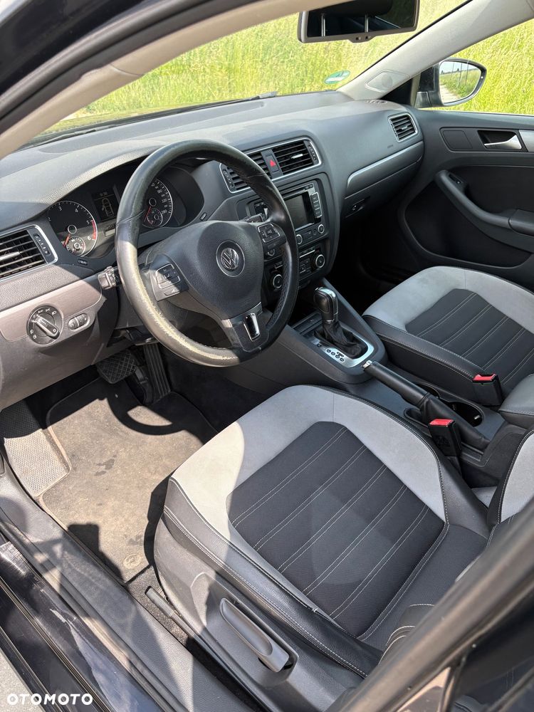 Volkswagen Jetta 2.0 TDI DSG Match - 16