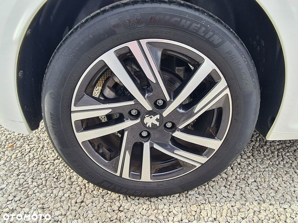 Peugeot 208 1.2 PureTech Allure S&S - 36