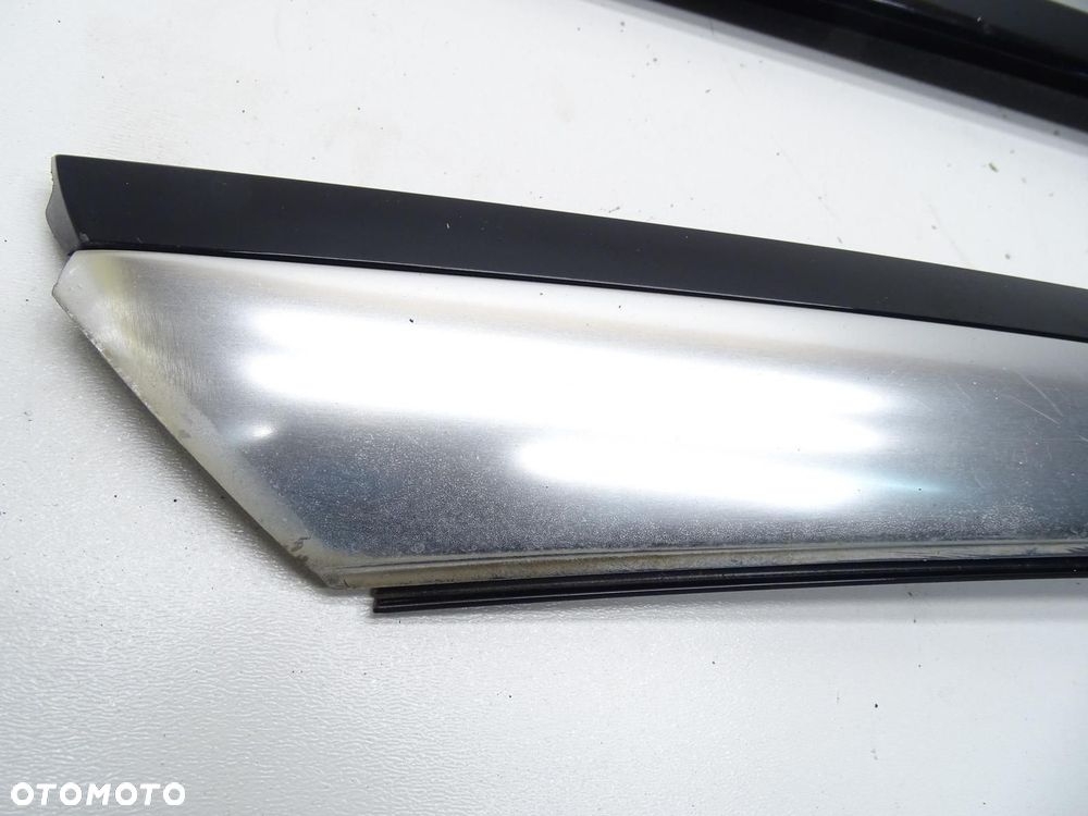 LISTWA PIONOWA SZYBY PRZEDNIEJ PRAWA LEWA 8F0853266D AUDI A5 8T CABRIO - 2