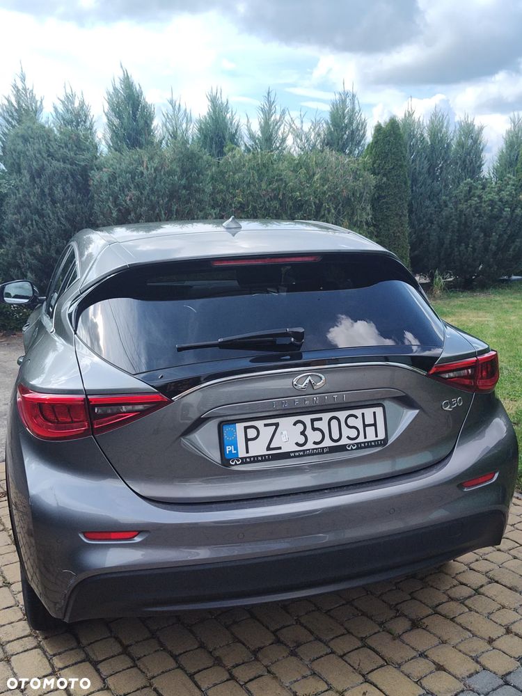 Infiniti Q30 - 25