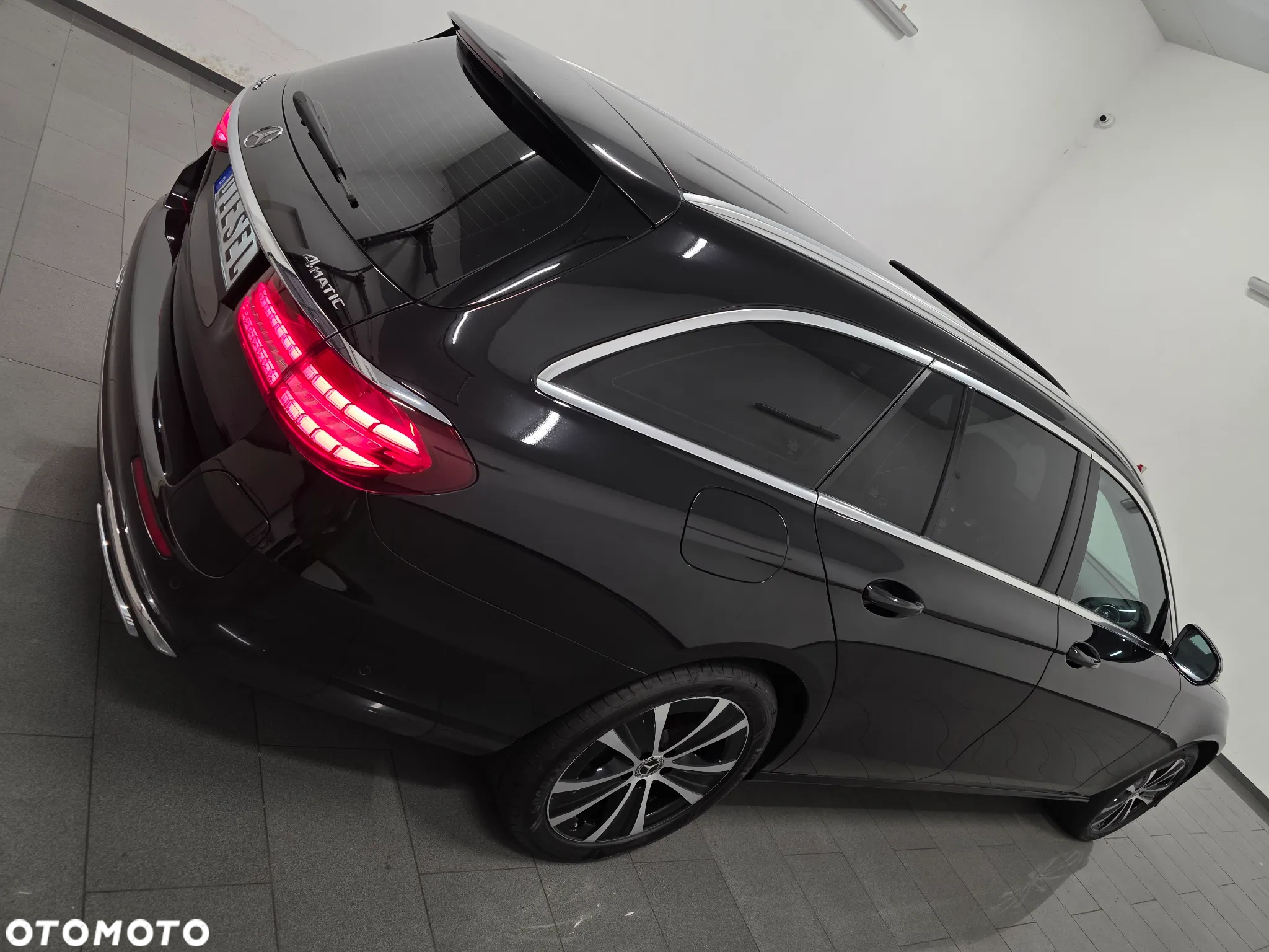 Mercedes-Benz Klasa E 220 d 4Matic 9G-TRONIC AMG Line - 35