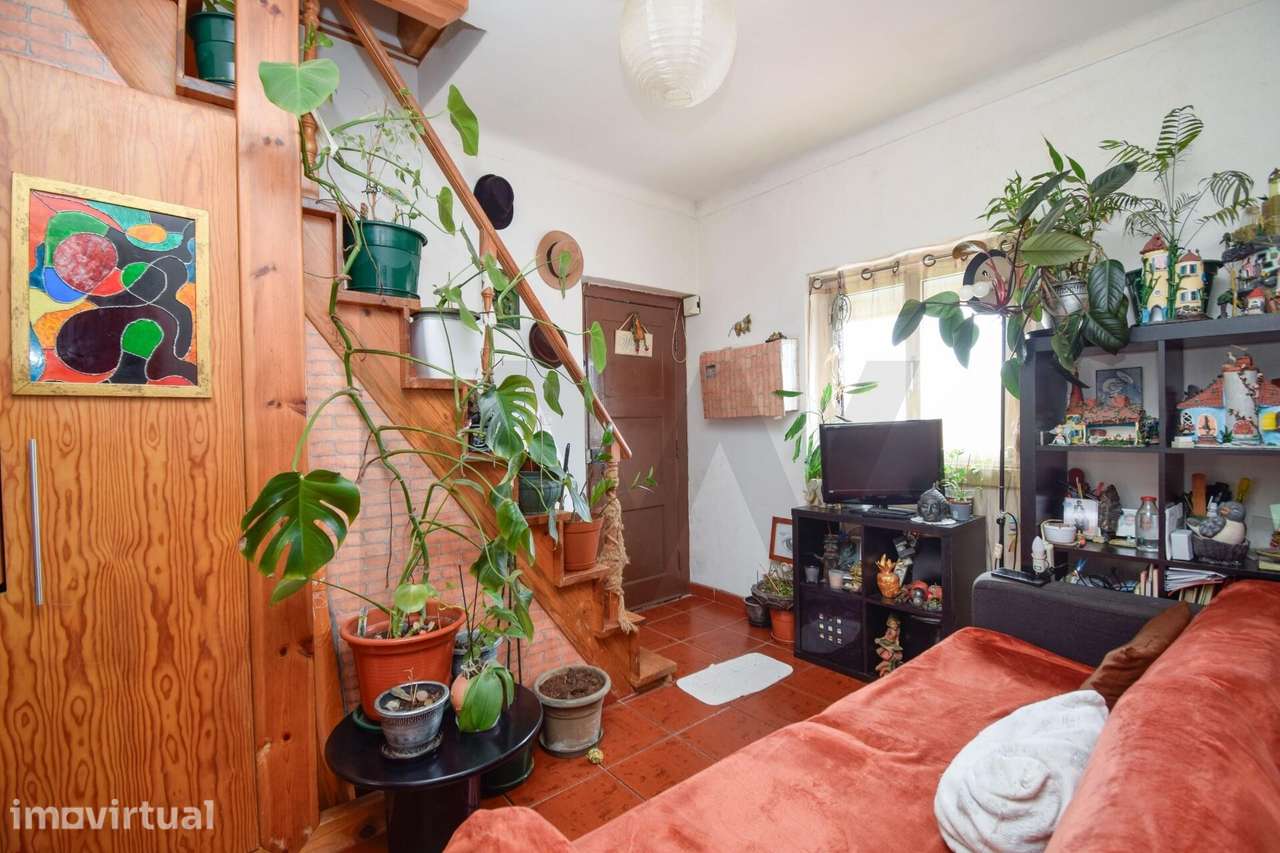 Apartamento T2 para VENDA na Rua D. João de Castro - Pontinha - Grande imagem: 2/19