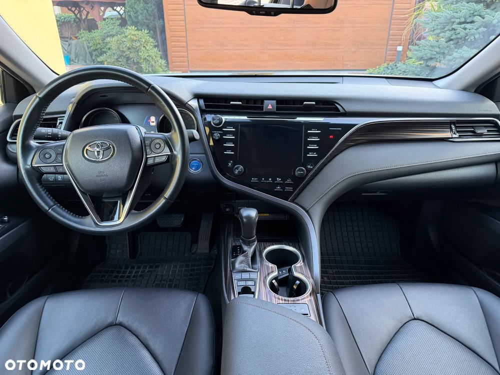 Toyota Camry 2.5 Hybrid Executive CVT - 8