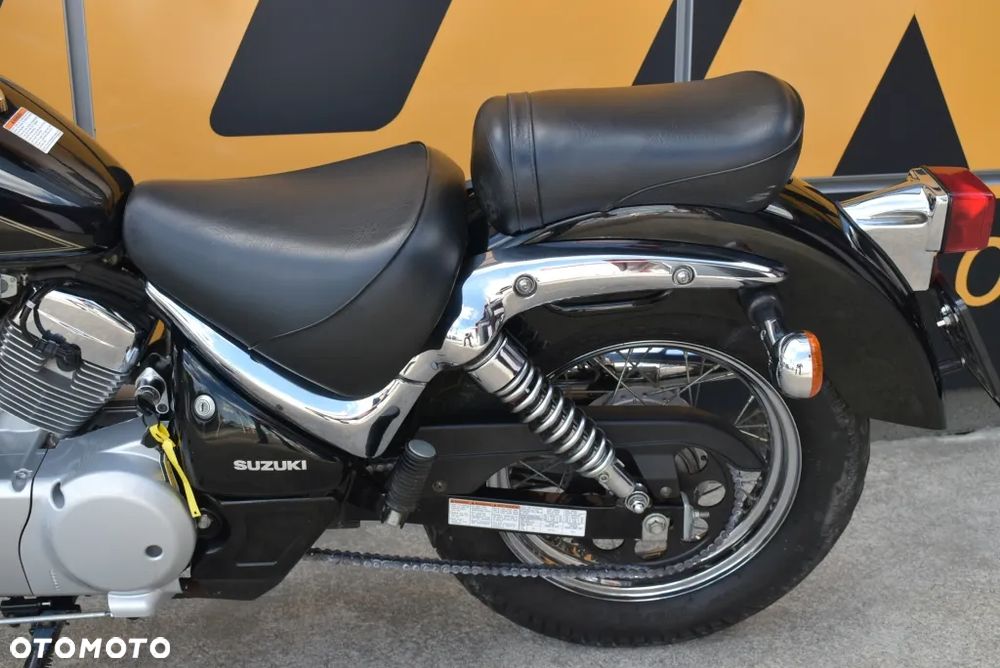 Suzuki Intruder - 11