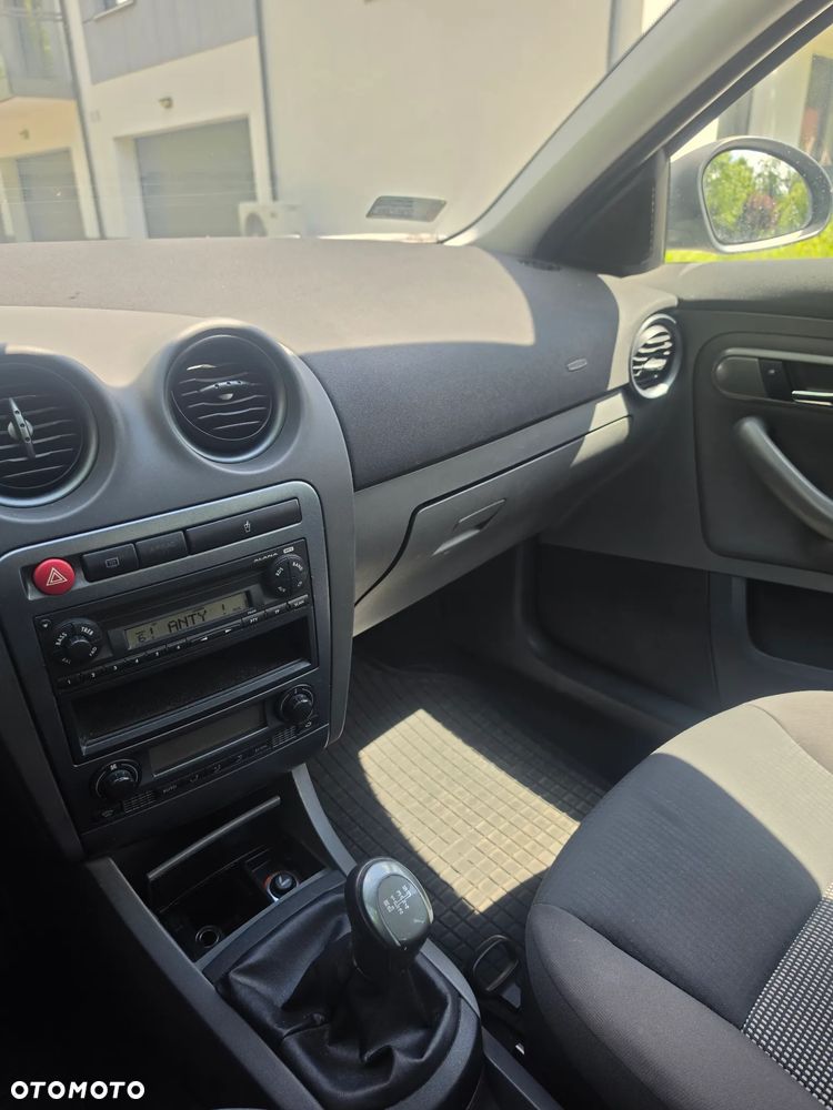 Seat Ibiza SC 1.4 16V Style - 11