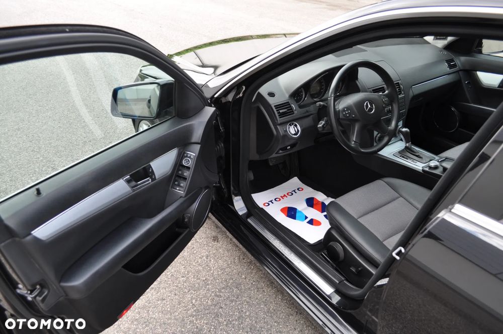 Mercedes-Benz Klasa C 200 CGI Automatik BlueEFFICIENCY Avantgarde - 12