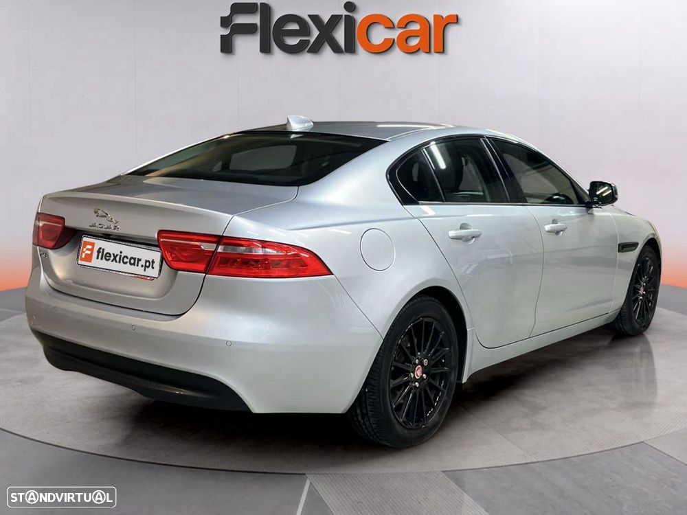 Jaguar XE - 6