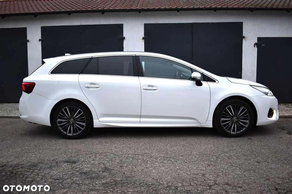 Toyota Avensis 2018 photo 5