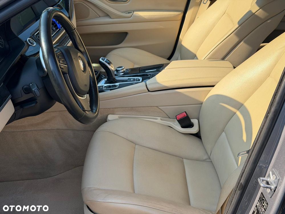 BMW Seria 5 523i - 10