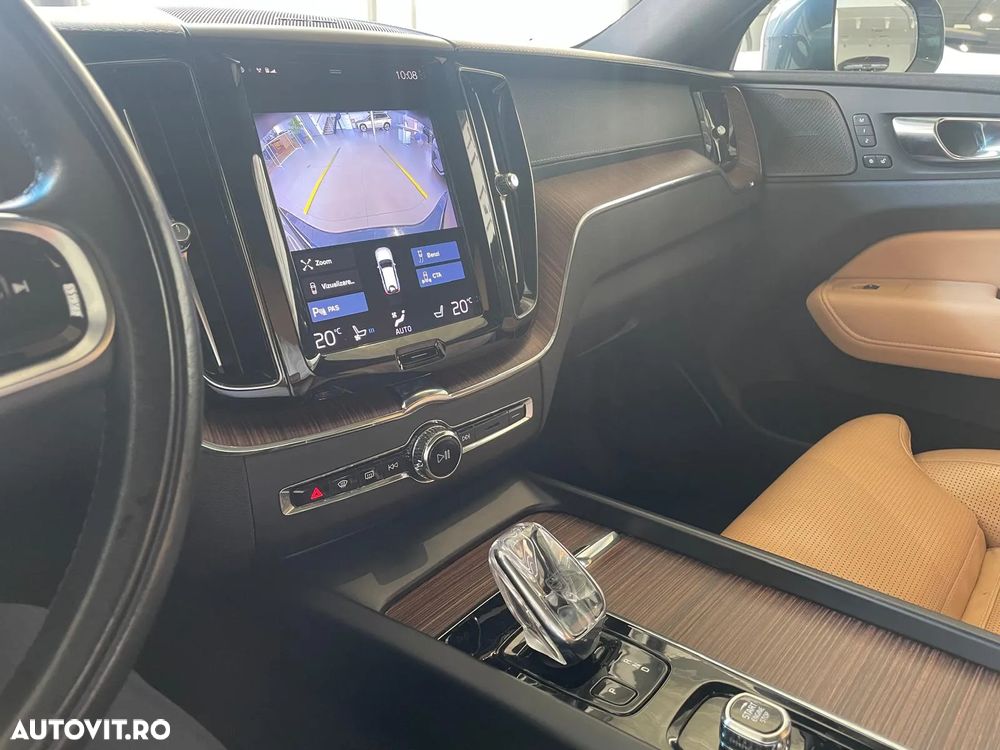 Volvo XC 60 B4 MHEV AWD Inscription - 19