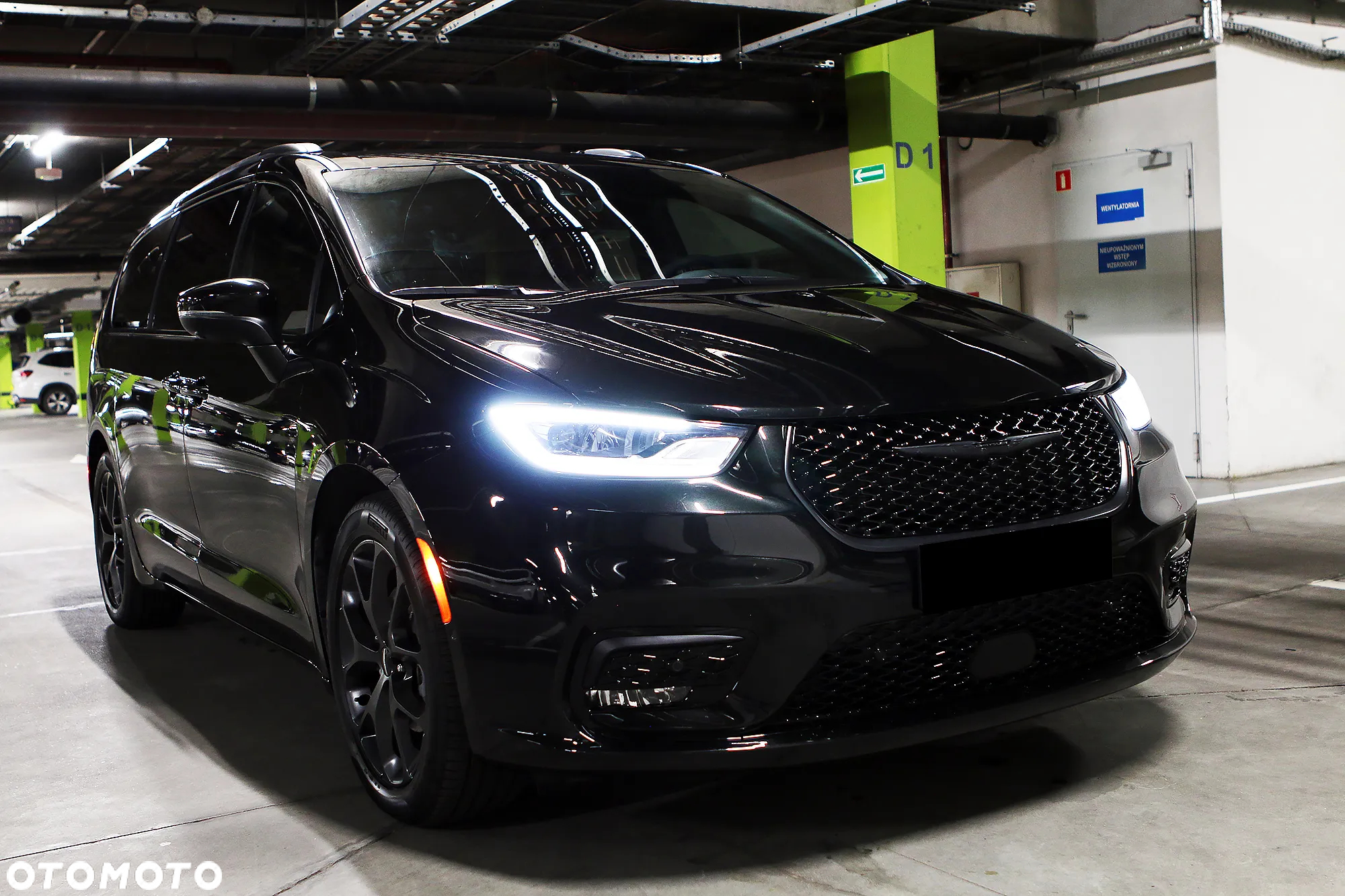Chrysler Pacifica - 2