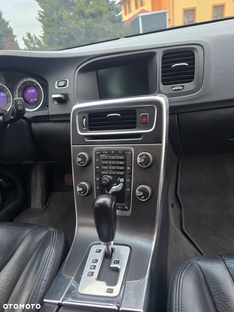 Volvo V60 D3 Geartronic Summum - 14