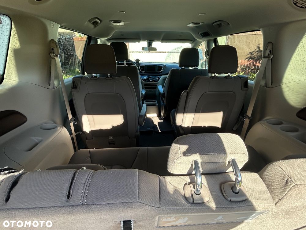 Chrysler Pacifica - 15