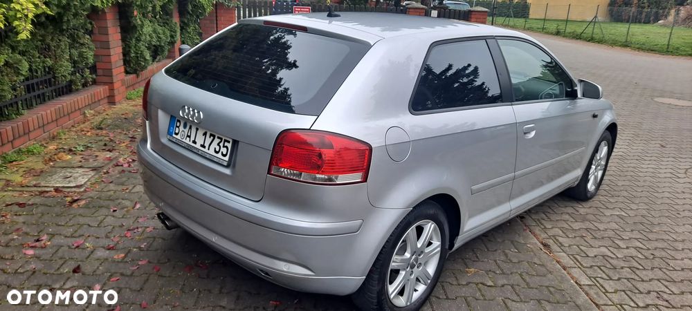 Audi A3 3-drzwiowe 2.0 FSI Ambition Tiptronic - 19