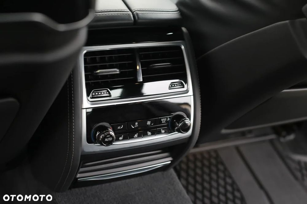 BMW Seria 7 M760Li xDrive - 19