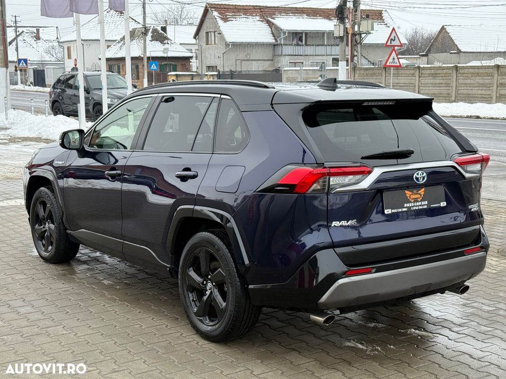 Toyota RAV4 - 8