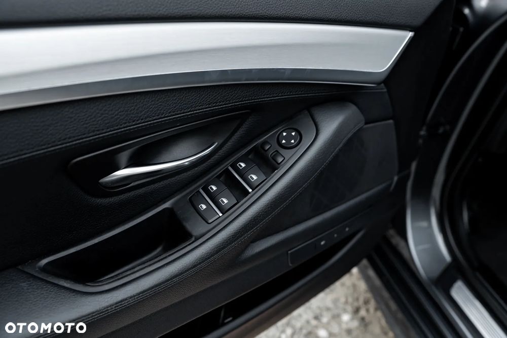 BMW Seria 5 535i xDrive Sport-Aut Luxury Line - 16