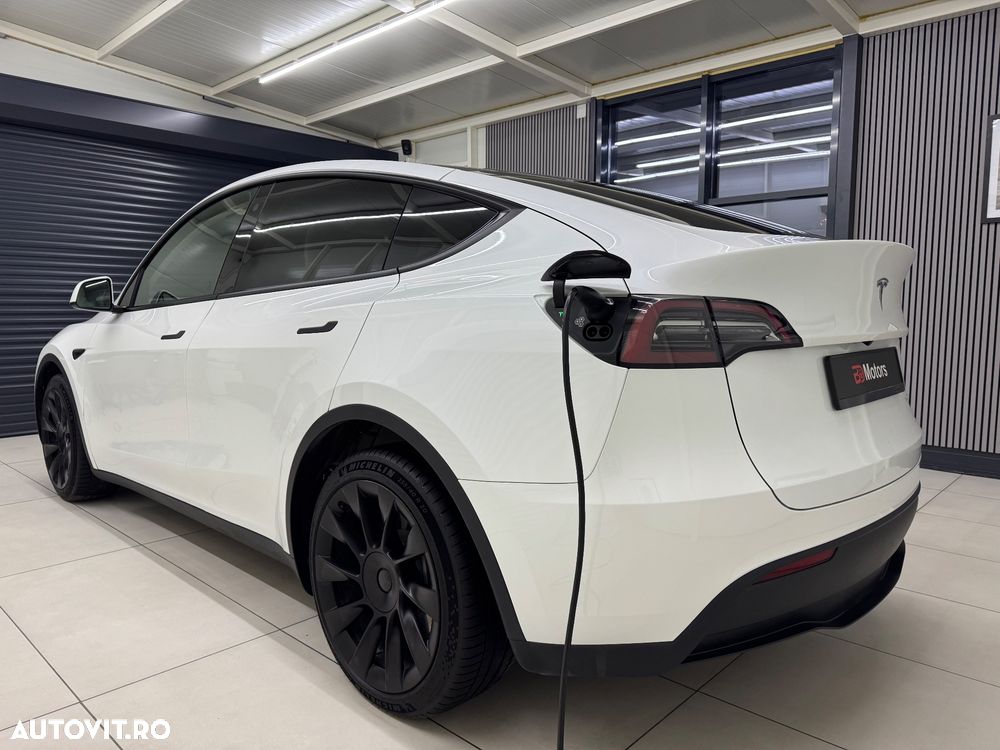 Tesla Model Y Long Range Dual Motor AWD - 5