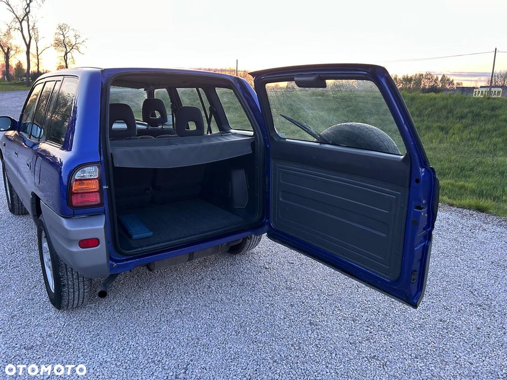 Toyota RAV4 - 18