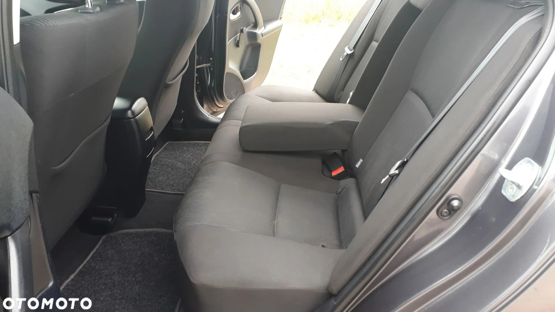 Toyota Avensis 1.6 Luna - 11