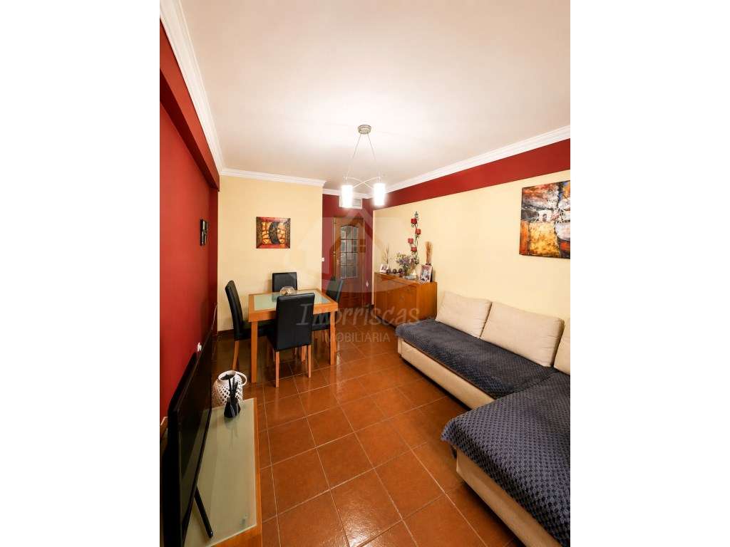 Apartamento T2 luminoso com varanda em Odivelas - Grande imagem: 4/16