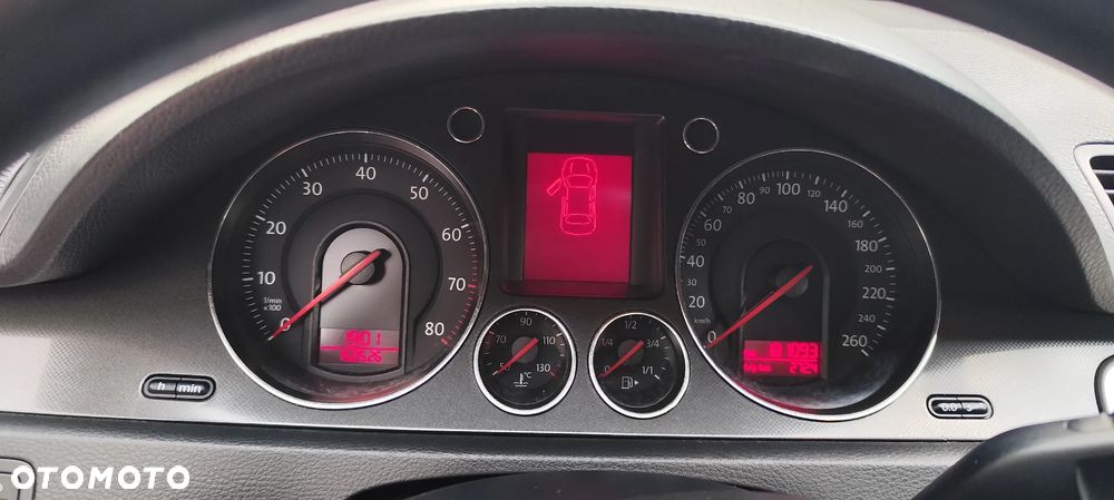 Volkswagen Passat 1.6 FSI Comfortline - 33