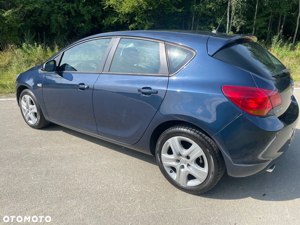 Opel Astra 1.4 Turbo Exklusiv - 4