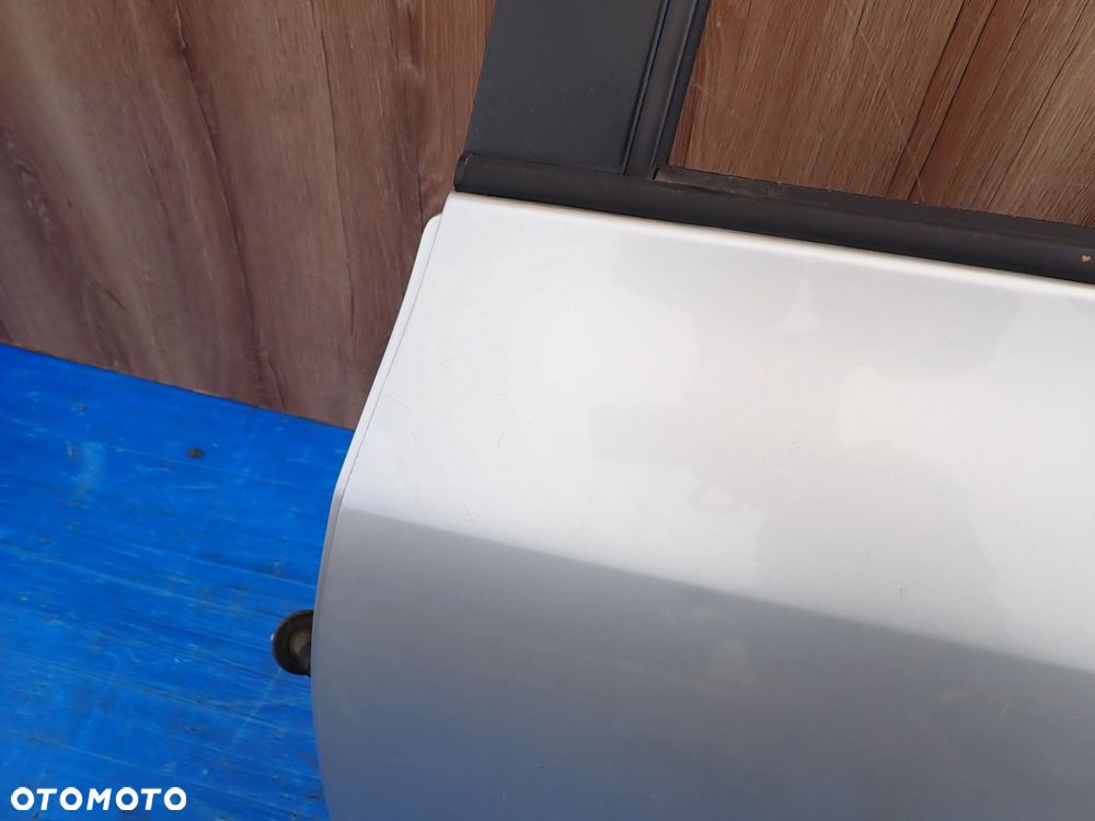 TOYOTA YARIS II 06-11 5d DRZWI TYLNE LEWE 1E7 - 11