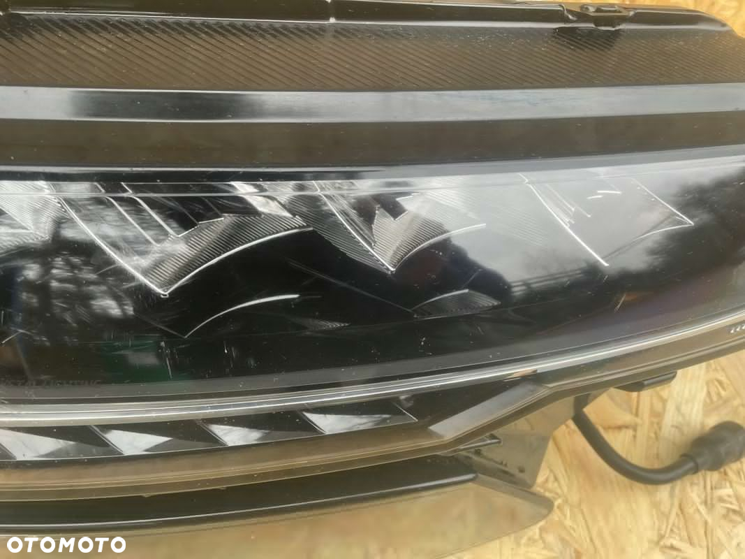 Skoda Karoq 2022 > Lift Prawa Przednia Lampa Full Led Europa - 5