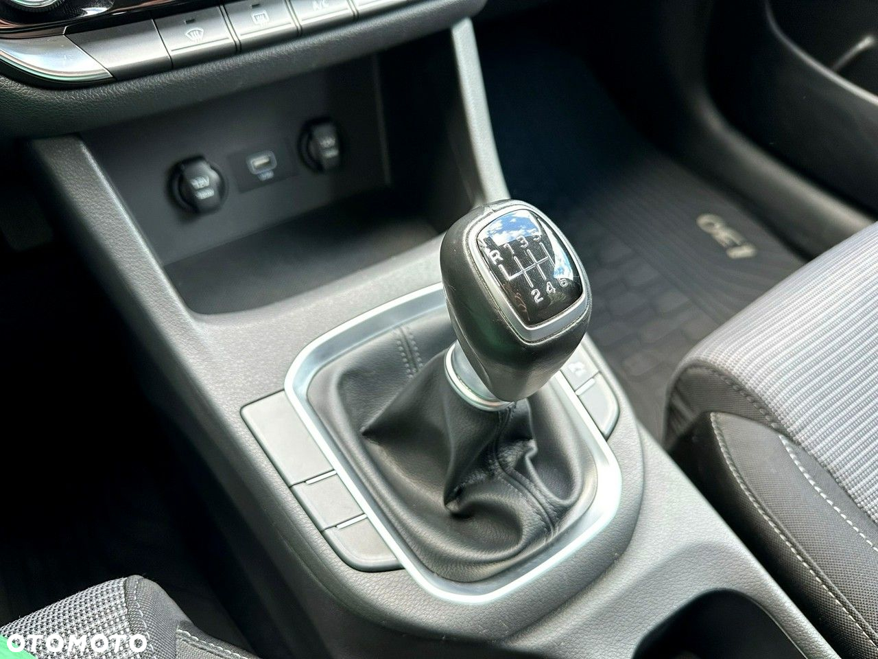 Hyundai i30 1.5 DPI Classic + - 24