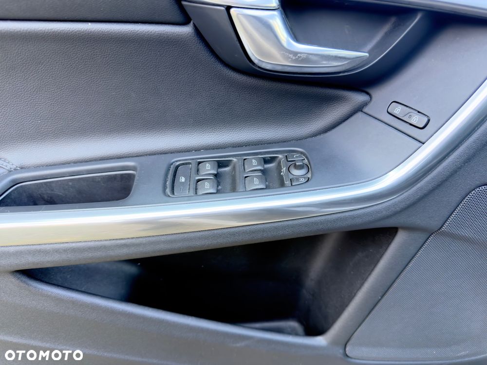 Volvo V60 D4 Geartronic Momentum - 31