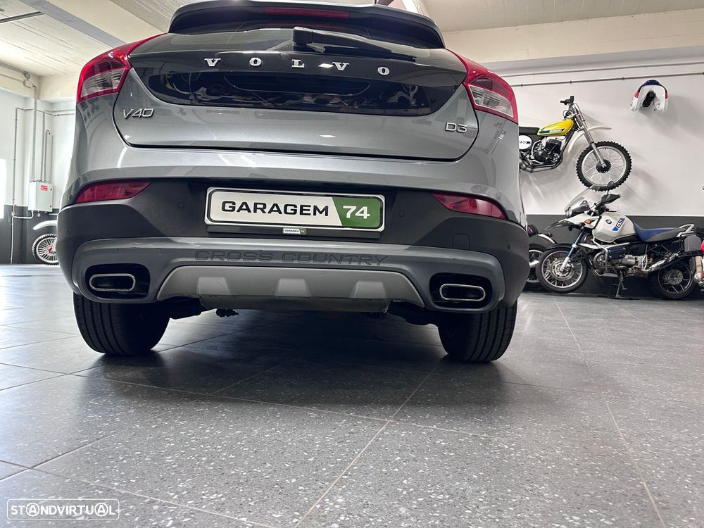 Volvo V40 Cross Country 2.0 D3 Plus - 23