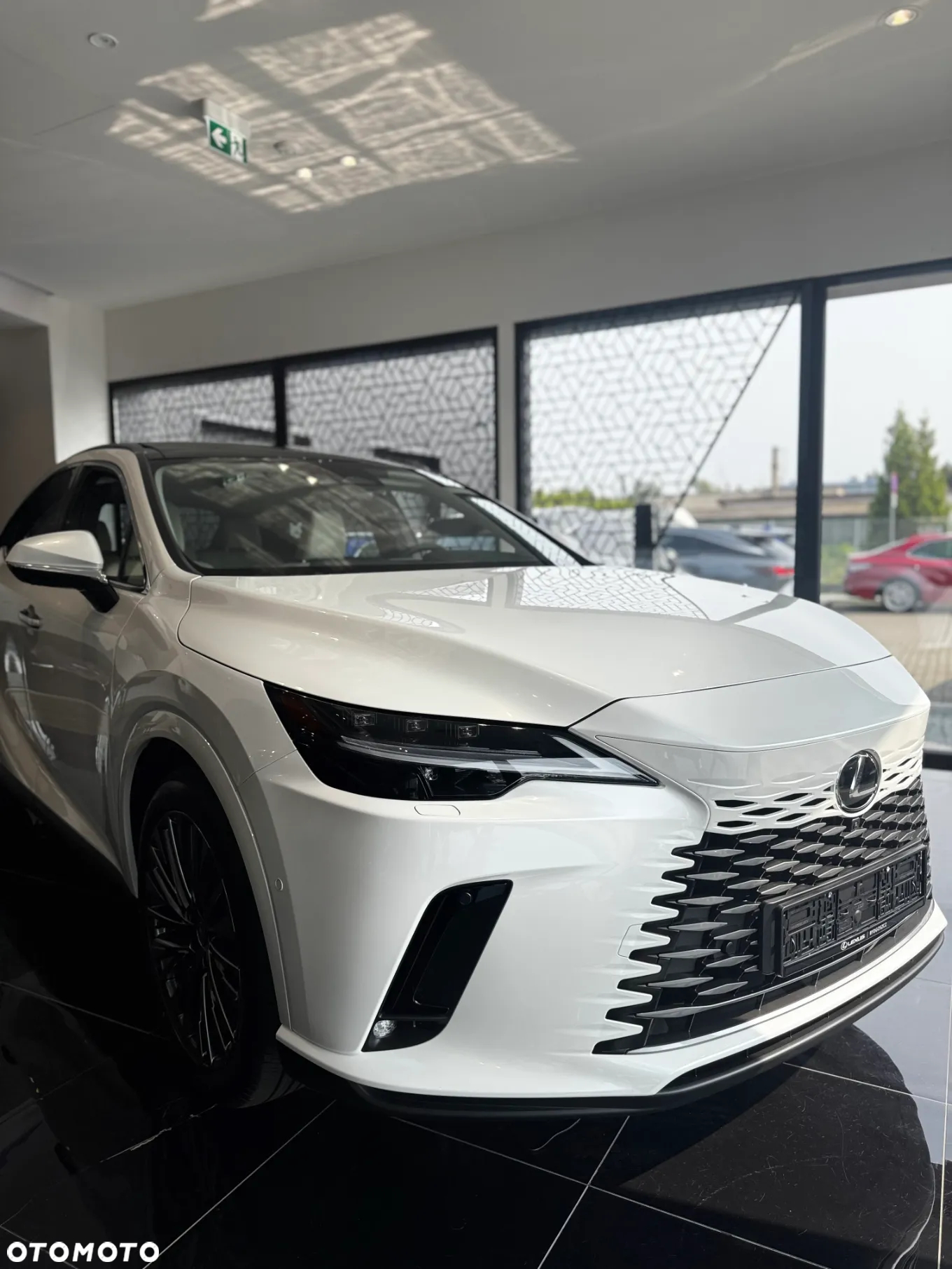 Lexus RX 450h+ Omotenashi - 3