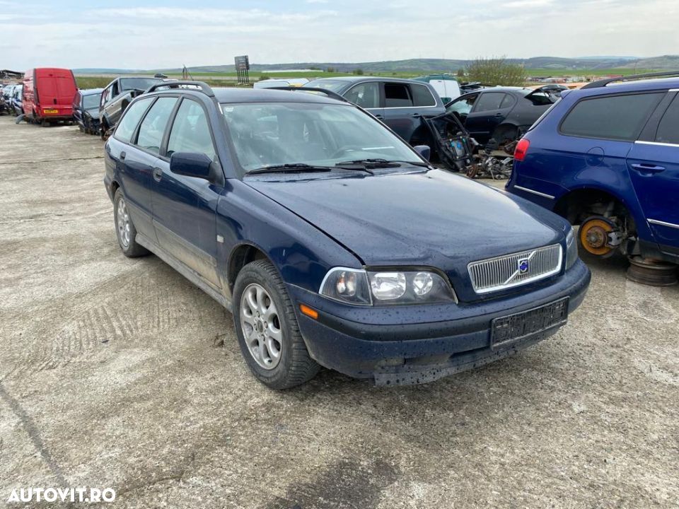 Dezmembrez piese Volvo V40 - 1