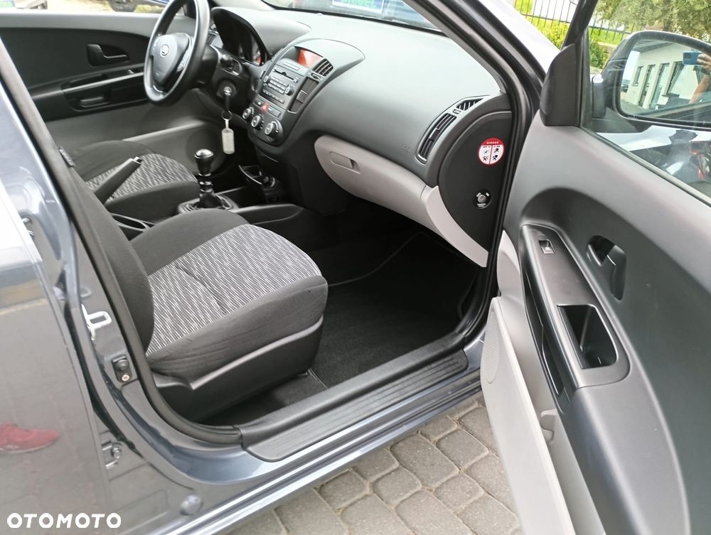 Kia Ceed 1.4 CVVT Attract - 23