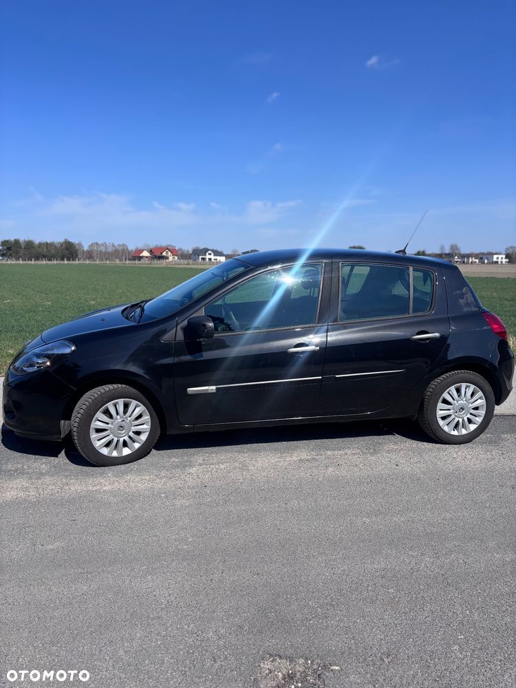 Renault Clio 1.2 16V 75 Night and Day - 3
