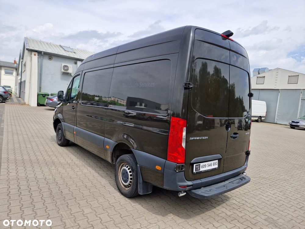 Mercedes-Benz Sprinter - 5