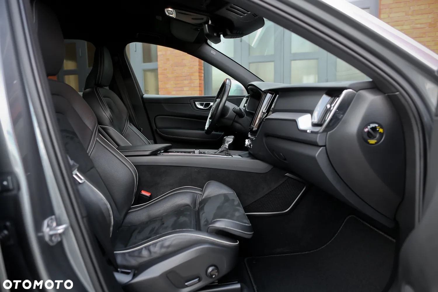 Volvo XC 60 D4 AWD Geartronic RDesign - 28
