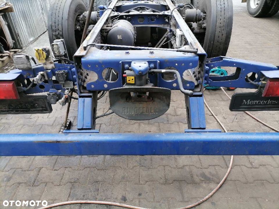 Belka najazdowa Mercedes Actros MP4 Arocs Antos - 2