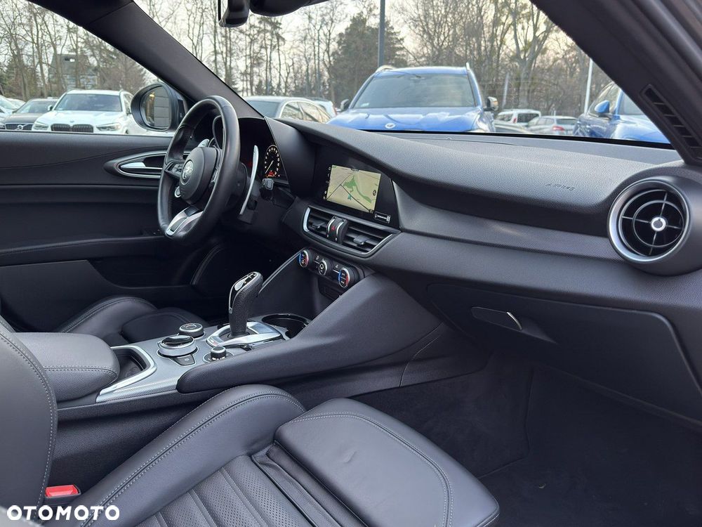 Alfa Romeo Giulia 2.0 Turbo 16V AT8-Q4 Veloce - 24