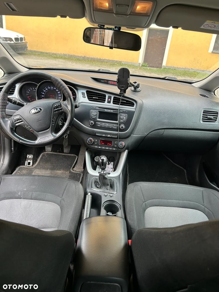 Kia Ceed 1.6 CRDi 128 Dream Team Edition - 6