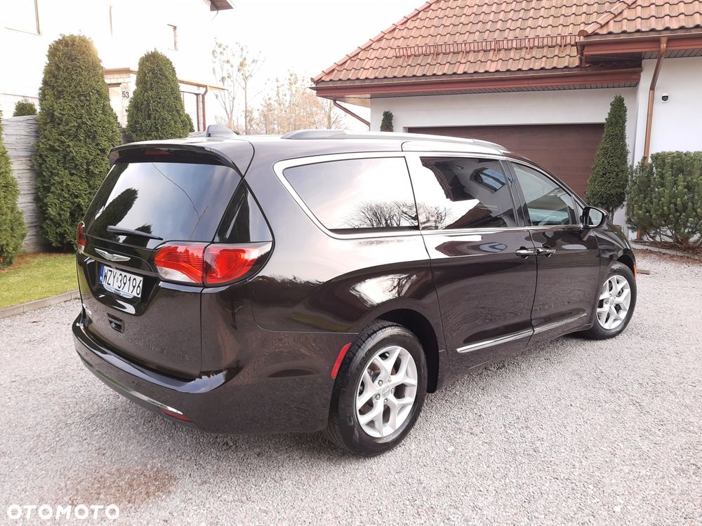 Chrysler Pacifica - 4