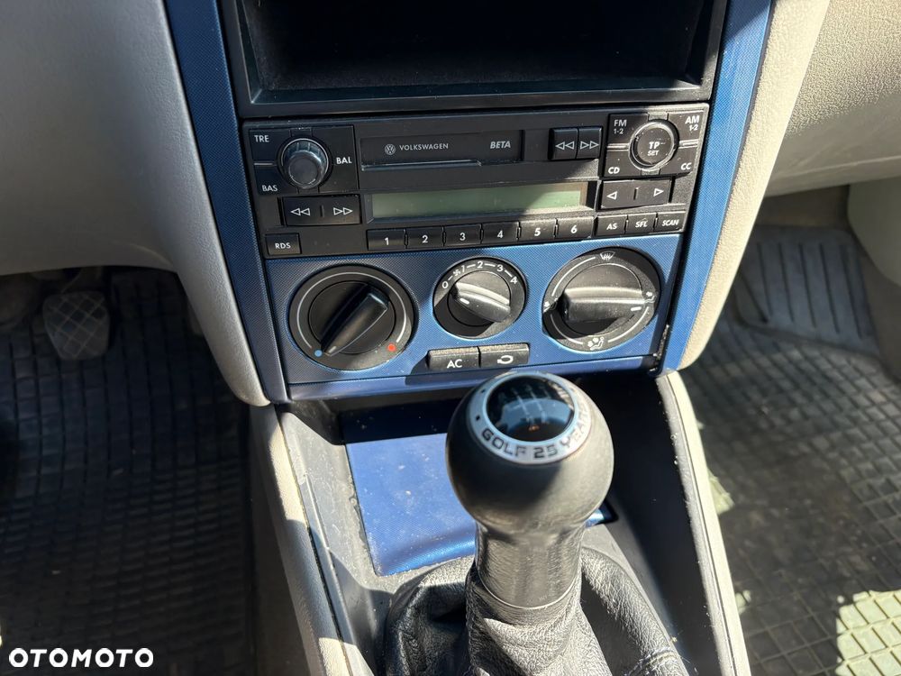 Volkswagen Golf - 28