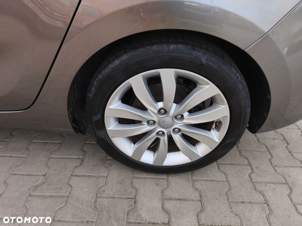 Kia Carens 1.7 CRDi XL 7os - 24